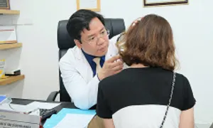 Biến chứng sau truyền chất 'trẻ hóa' mua trên mạng