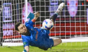 Đặng Văn Lâm giúp Ninh Bình thắng ở Cup Quốc gia